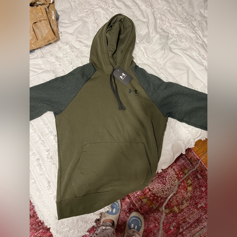 Under armour sweatshirt